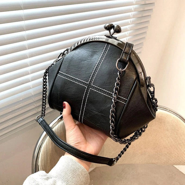 "Chic Shell Bag: 2024's Must-Have Fashion Accessory with Versatile Design"